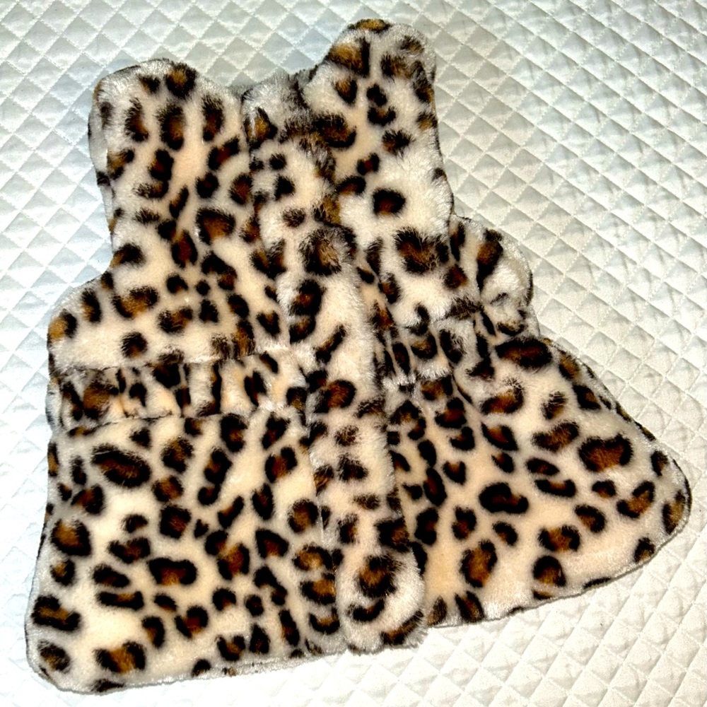 EUC Little Me Brand Faux Fur Leopard Cheetah Infant Girls Vest Snap Size 18 mths